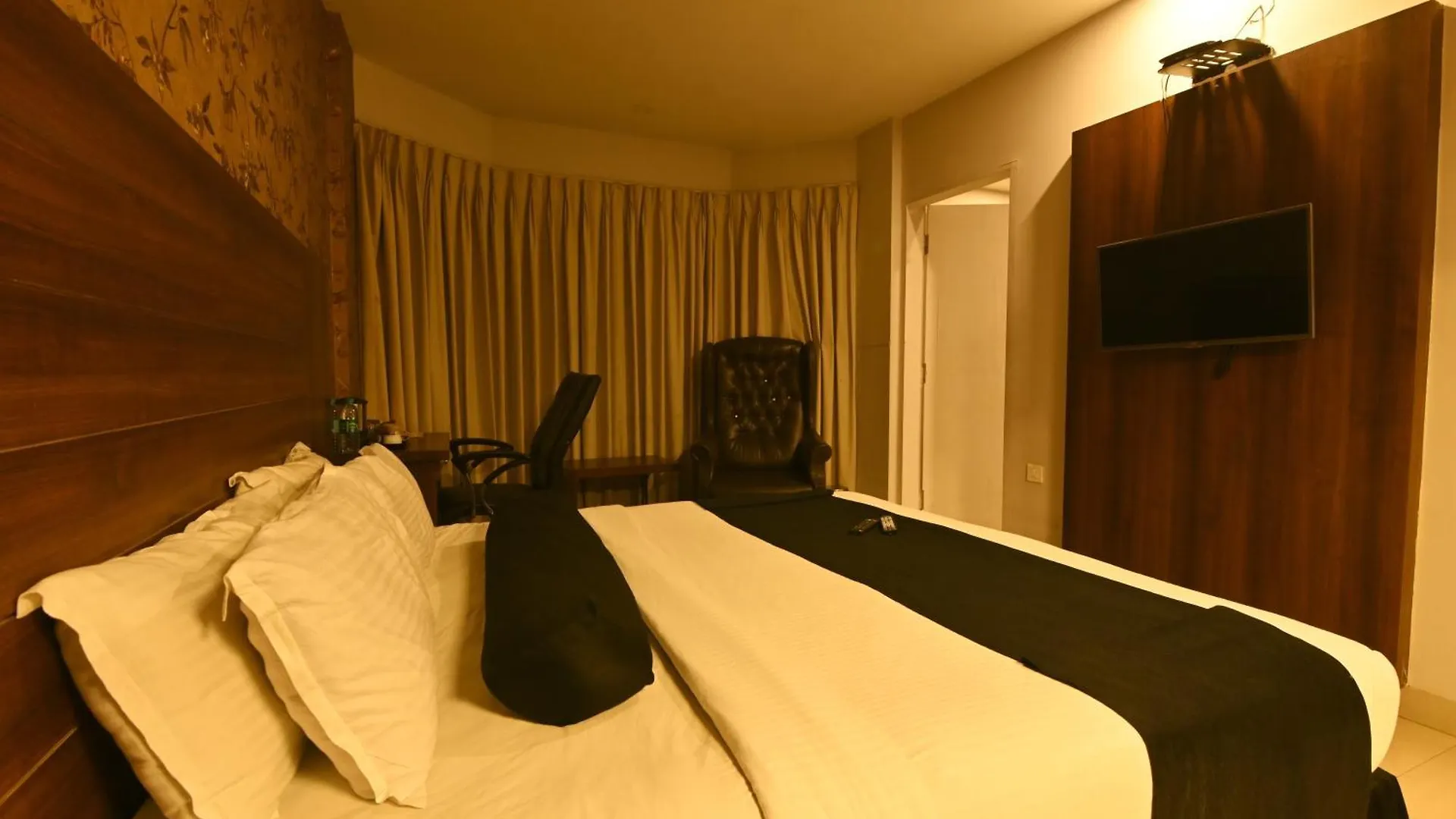 The Dawn Hotel Mysore 3*,